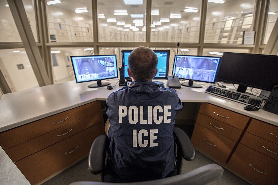An ICE ERO officer monitors a detention facility. -- Image: usicegov via Wikimedia