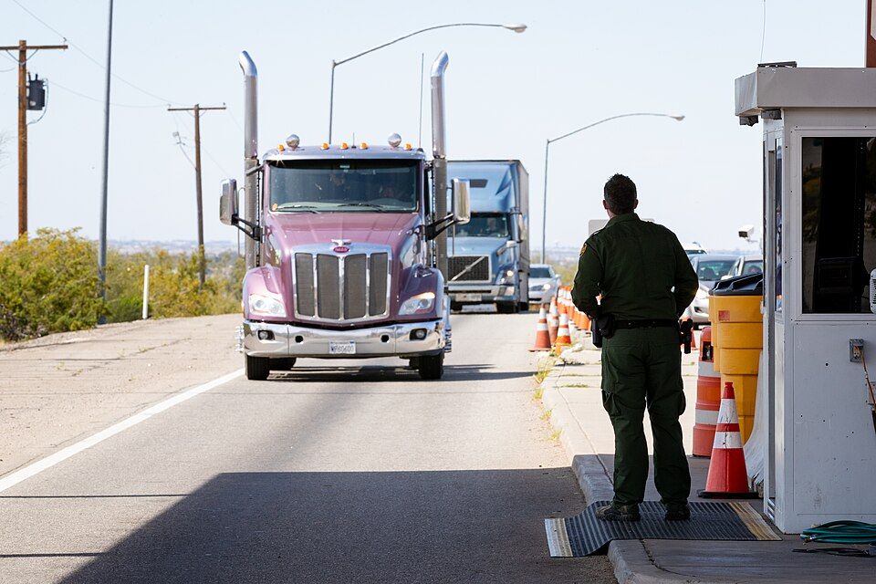 A Yuma Sector Border Patrol Agent conducts operations at the Interstate 8 Checkpoint near Yuma, AZ. U.S. Customs and Border Protection photo by Jerry Glaser