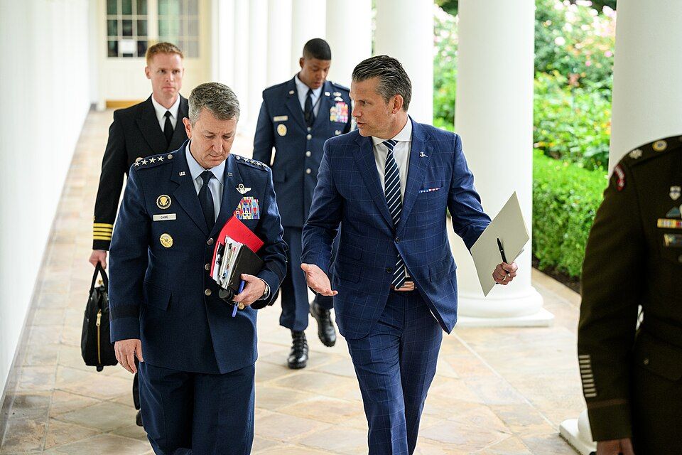 Trump Denies Clash with Hegseth, Brands Washington Post Report ‘Treasonous’