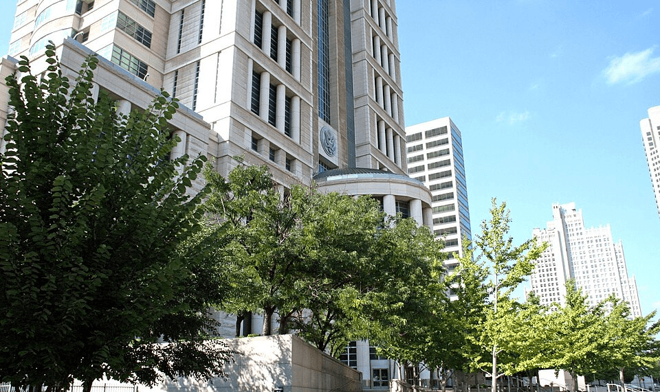 Exterior view of the entrance to the Thomas F. Eagleton U.S. Courthouse in St. Louis, Missouri