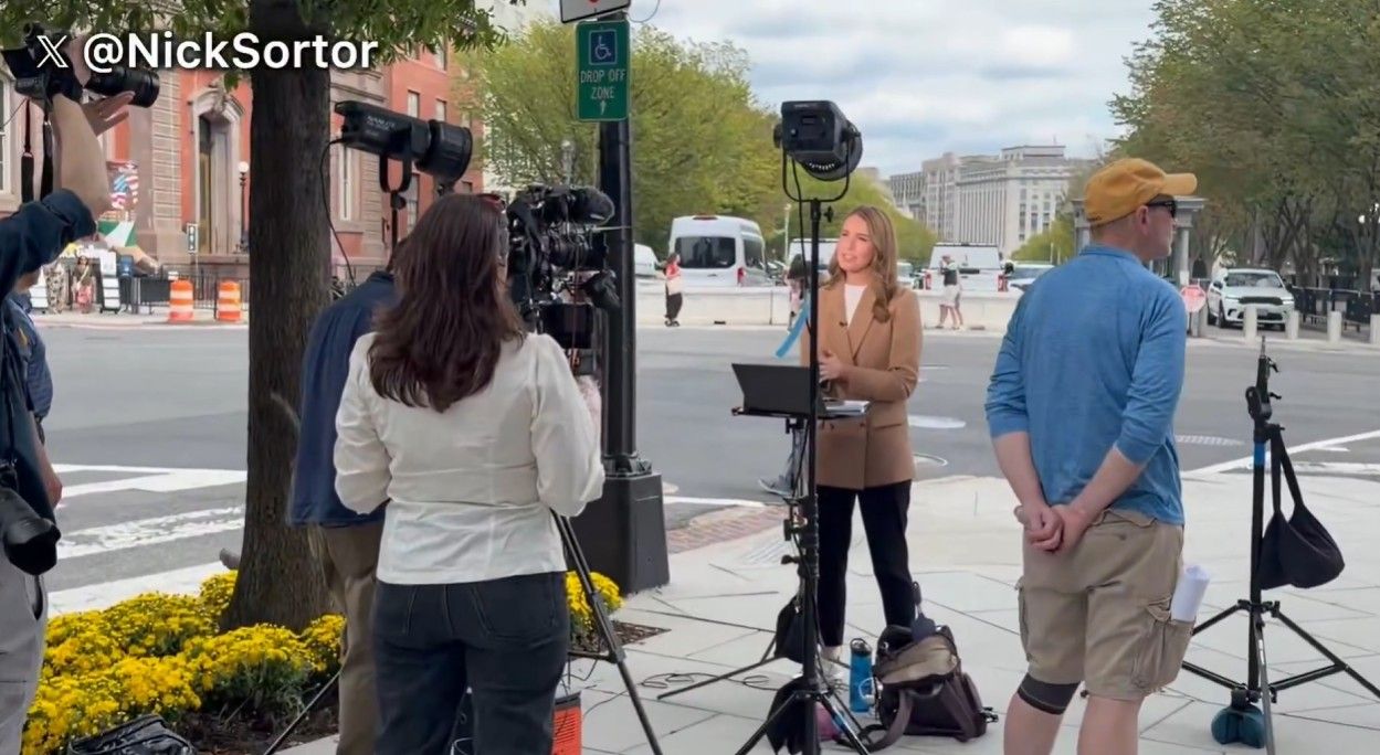 CNN scrambled to set up a live shot on the sidewalk near the White House after being banned. -- Image: Screenshot from the @nicksortor X page