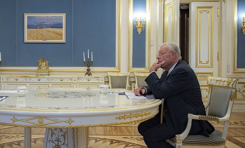 Gen. Keith Kellogg Urges Trump to Suspend Iran Negotiations and Increase Pressure
