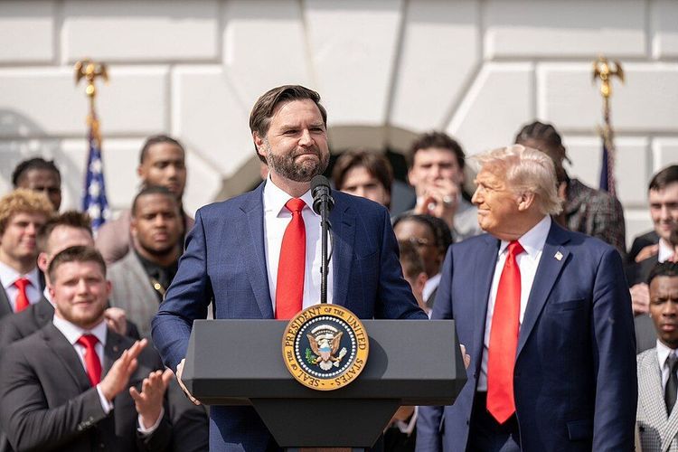Trump Privately Tells Donors ‘We Need to Elect JD’ as 2028 Successor Talk Intensifies