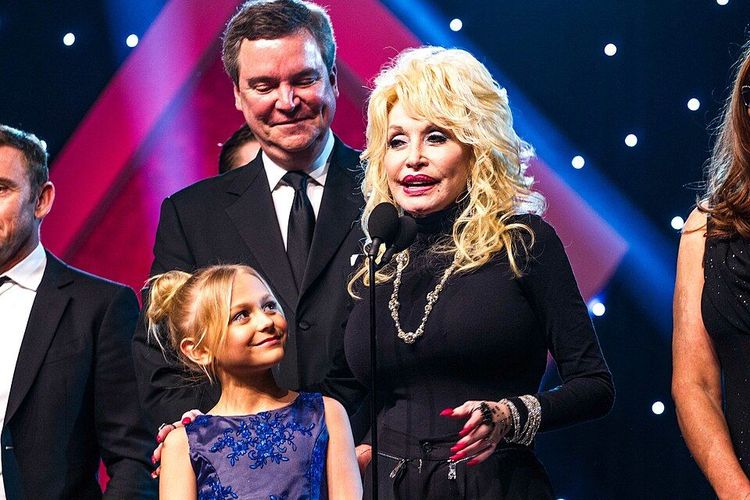 Country Music Icon Dolly Parton Dies at 80 in Nashville