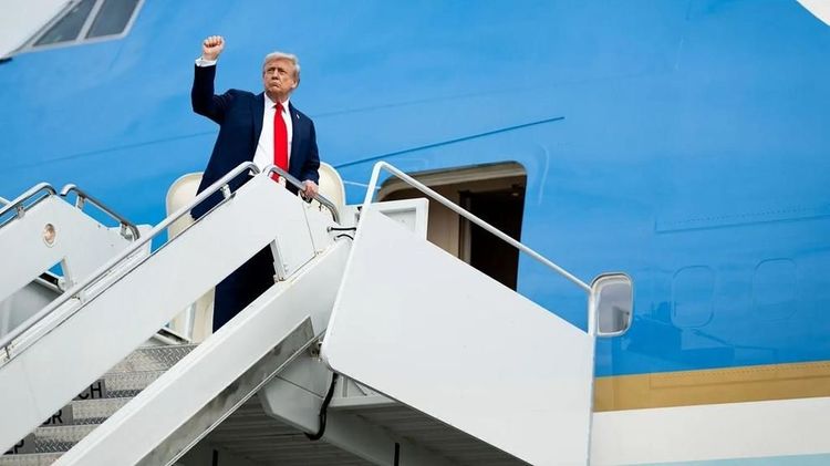 President Donald Trump boards Air Force One at Joint Base Elmendorf-Richardson in Anchorage, Alaska, Aug. 15, 2025. Photo: Daniel Torok / Official White House Photo via Flickr / United States Government Work