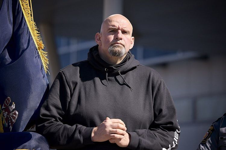 Republicans Quietly Courting Sen. John Fetterman to Switch Parties or Go Independent