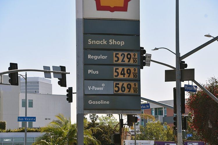 Trump Administration Open to Federal Gas Tax Suspension as Fuel Prices Climb Amid Iran Conflict