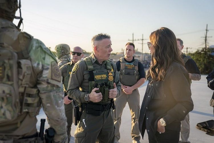 Greg Bovino speaks with then DHS Secretary Noem during the Chicago operations.