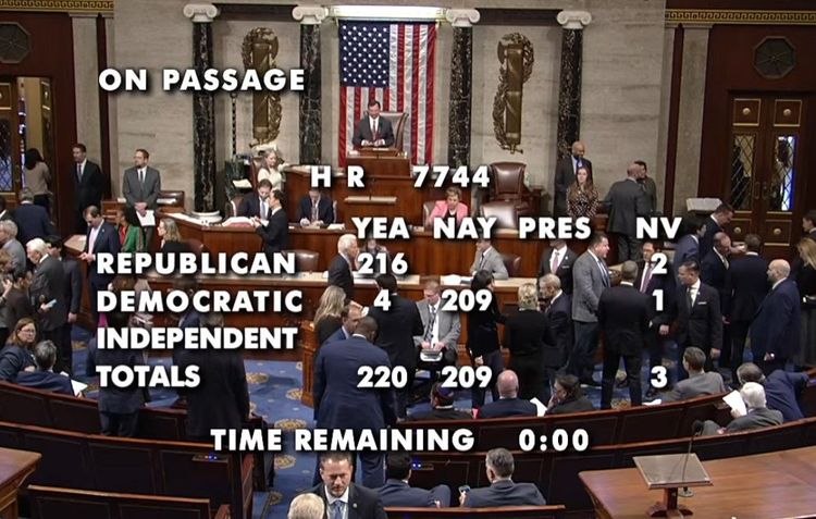 Final vote tally on HR 7744