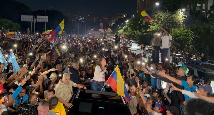 María Corina Machado returns to Caracas greeted by throngs of supporters. -- Image: Screenshot from @MariaCorinaYA on X