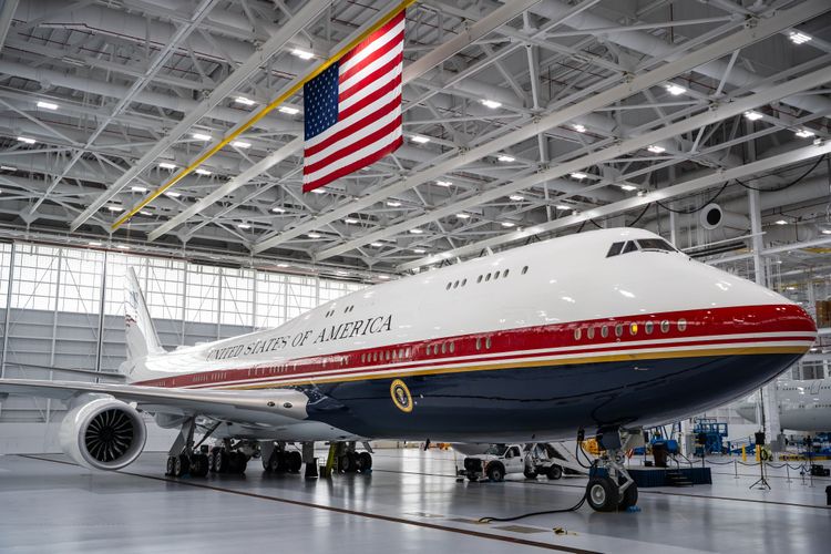 Trump Unveils New Interim Air Force One: Converted Qatari Boeing 747-8 Ready for Presidential Service