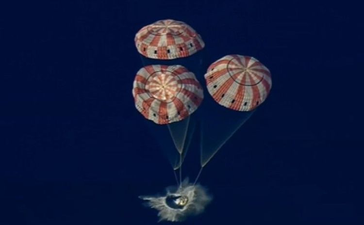 Screenshot of the Artemis II splashdown from the NASA livestream
